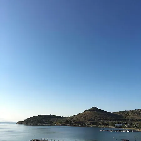 Karagianni 3*