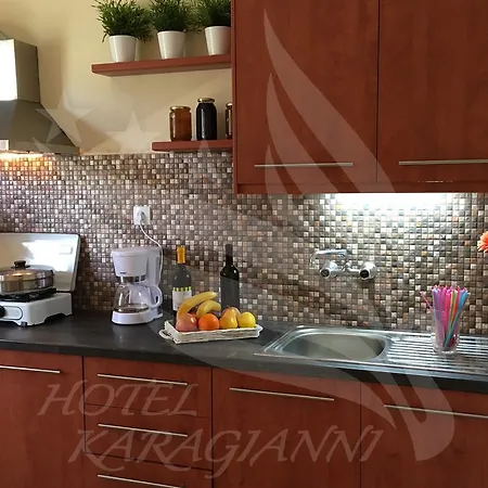 Karagianni 3*